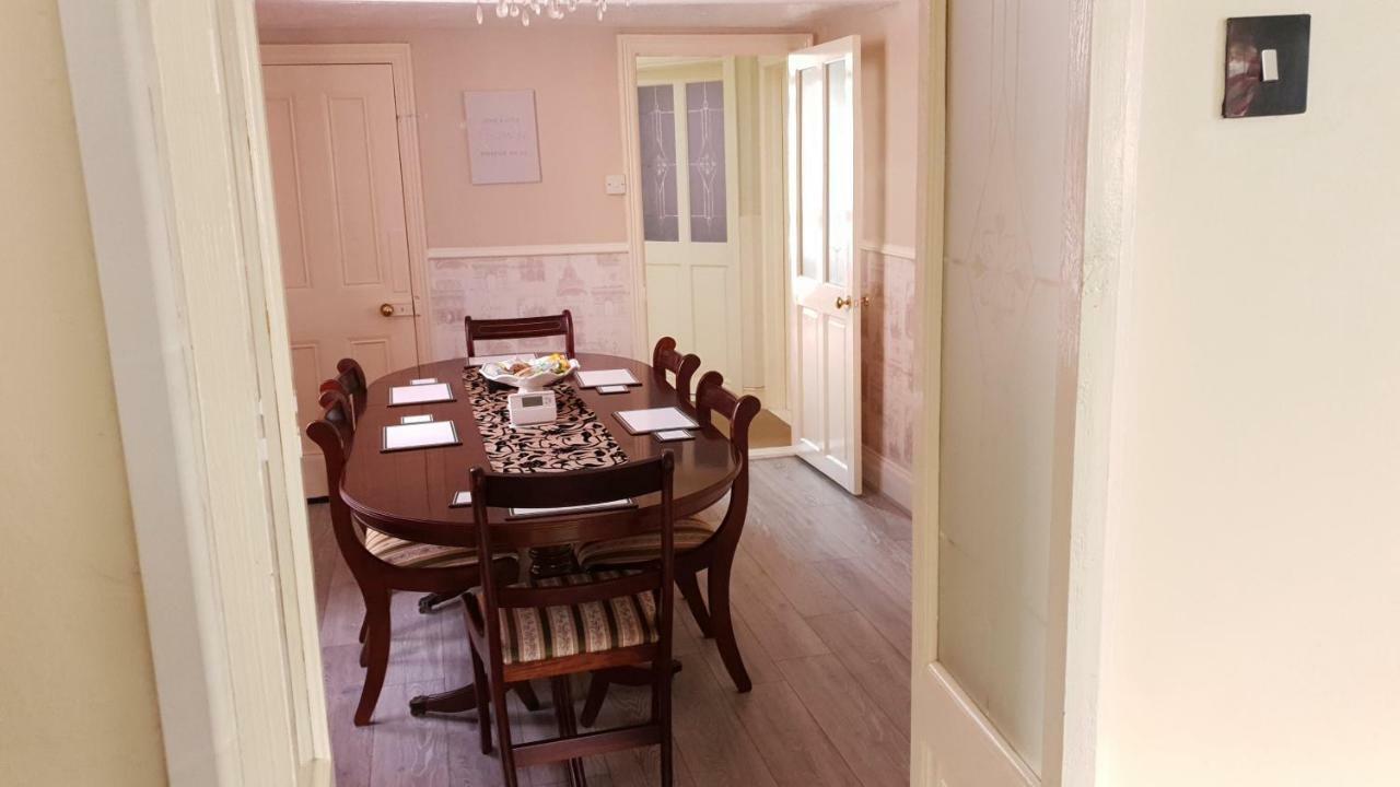 Grandeur Holiday Home, With Free Parking Клактон-он-Сі Екстер'єр фото