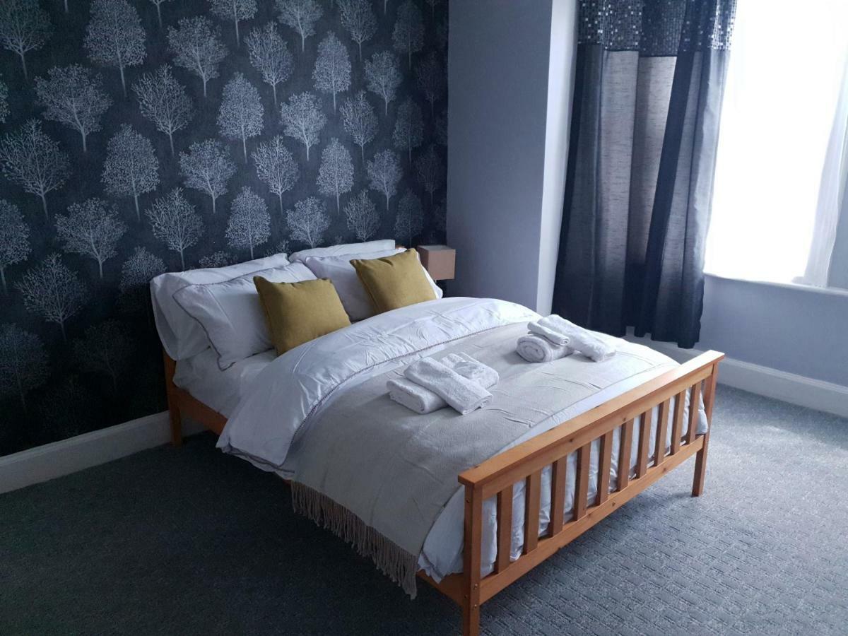 Grandeur Holiday Home, With Free Parking Клактон-он-Сі Екстер'єр фото