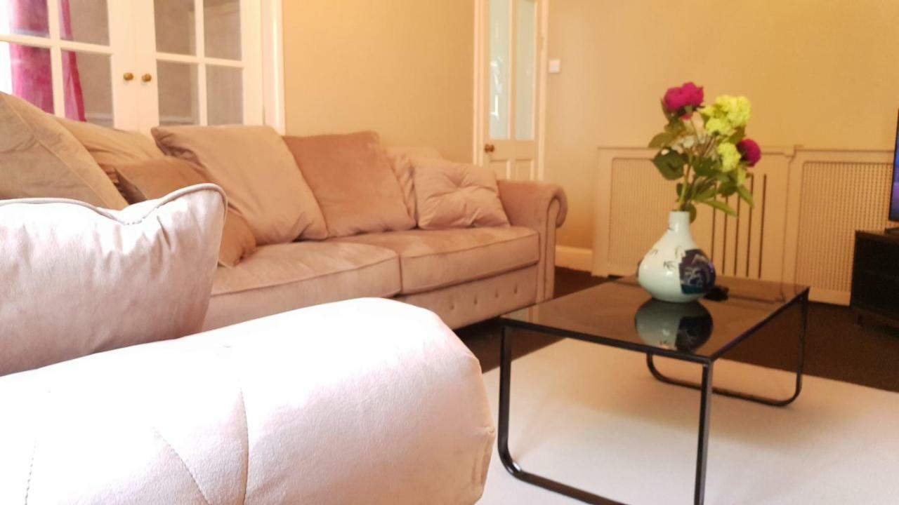 Grandeur Holiday Home, With Free Parking Клактон-он-Сі Екстер'єр фото